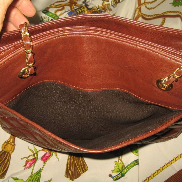 ❤️LOUISE FONTAINE CHOCOLATE BROWN QUILTED LEATHER 4 COMPARTMENT CHAIN BAG PURSE - Picture 4 of 9